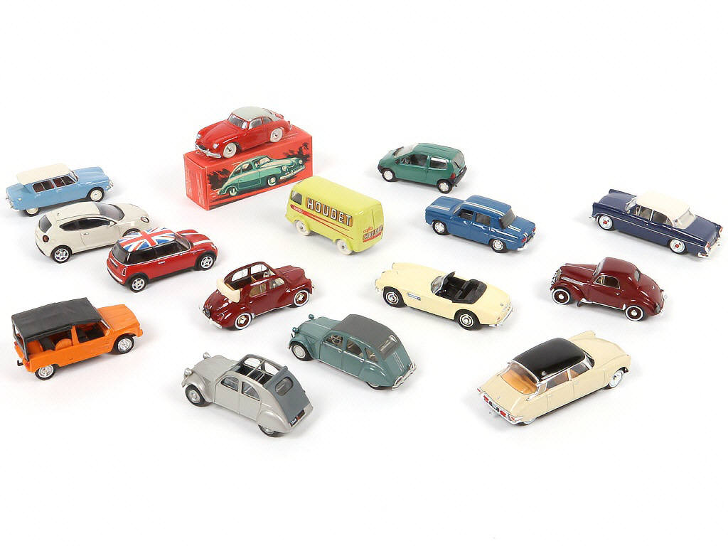 Lot 342 - DIVERS (15)