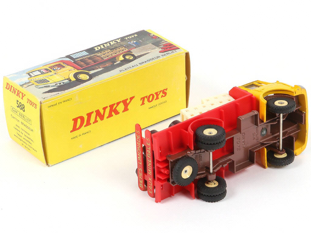 Lot 53 - DINKY TOYS (FRANCE) (1)