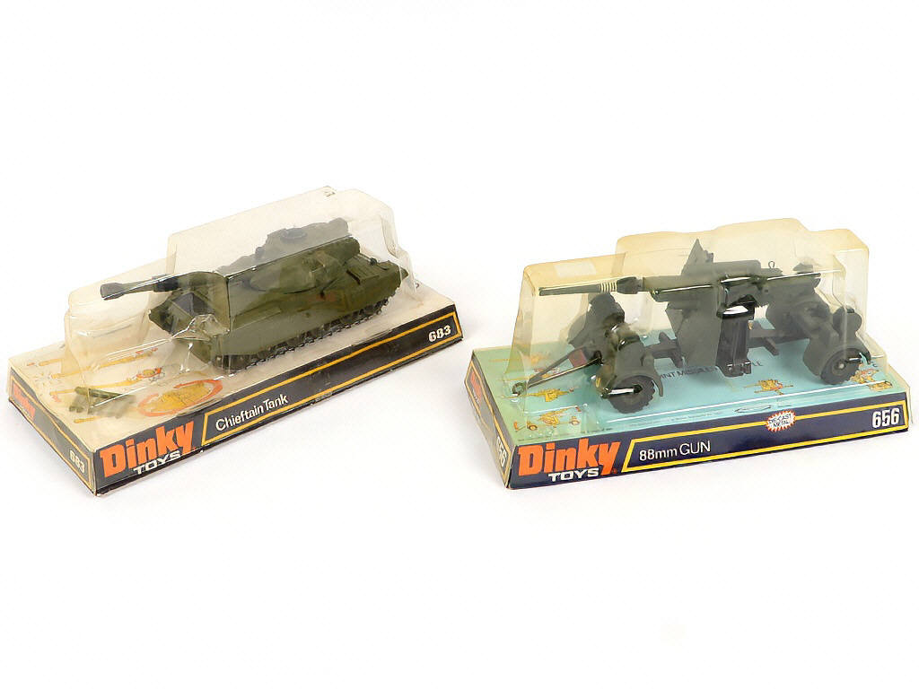Lot 116 - DINKY TOYS (GB) (2)