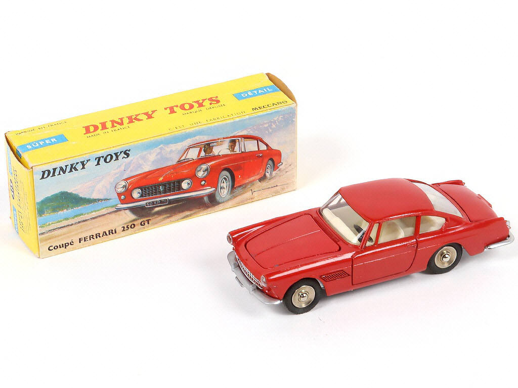 Lot 230 - DINKY TOYS (FRANCE) (1)