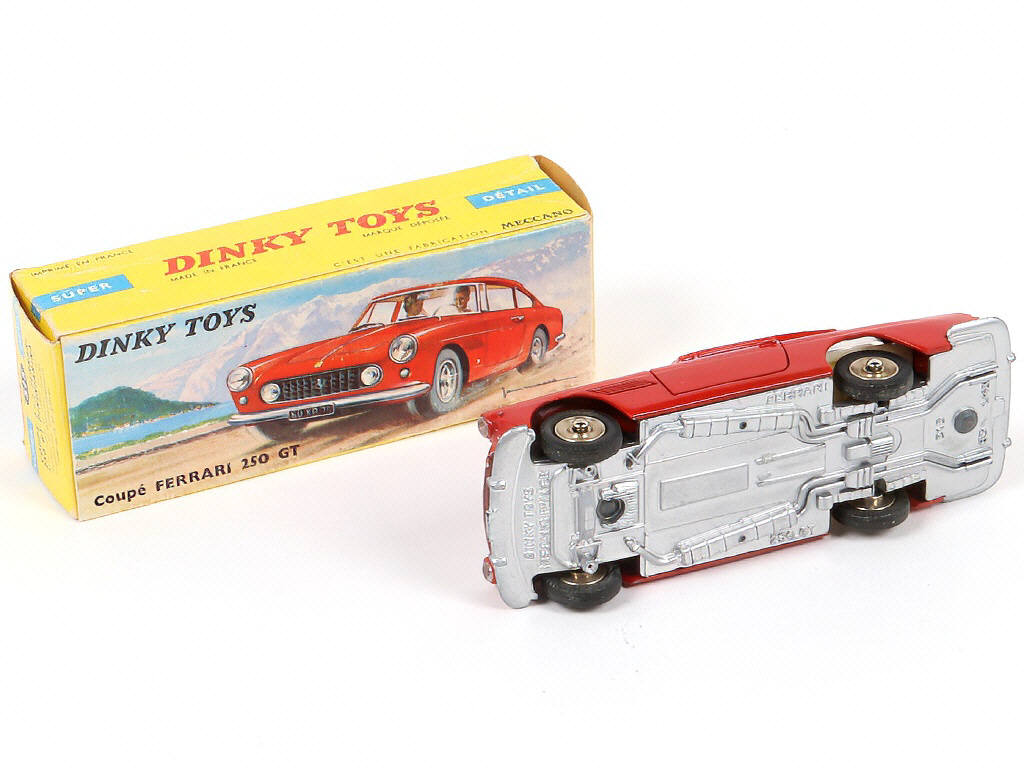 Lot 230 - DINKY TOYS (FRANCE) (1)
