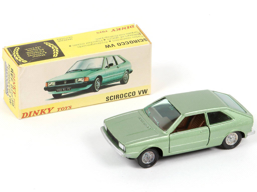 Lot 225 - DINKY TOYS (FRANCE) (1)