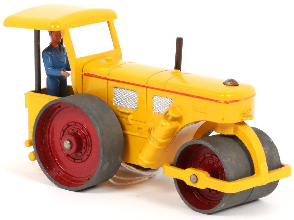 Lot 240 - DINKY TOYS (FRANCE) (3)