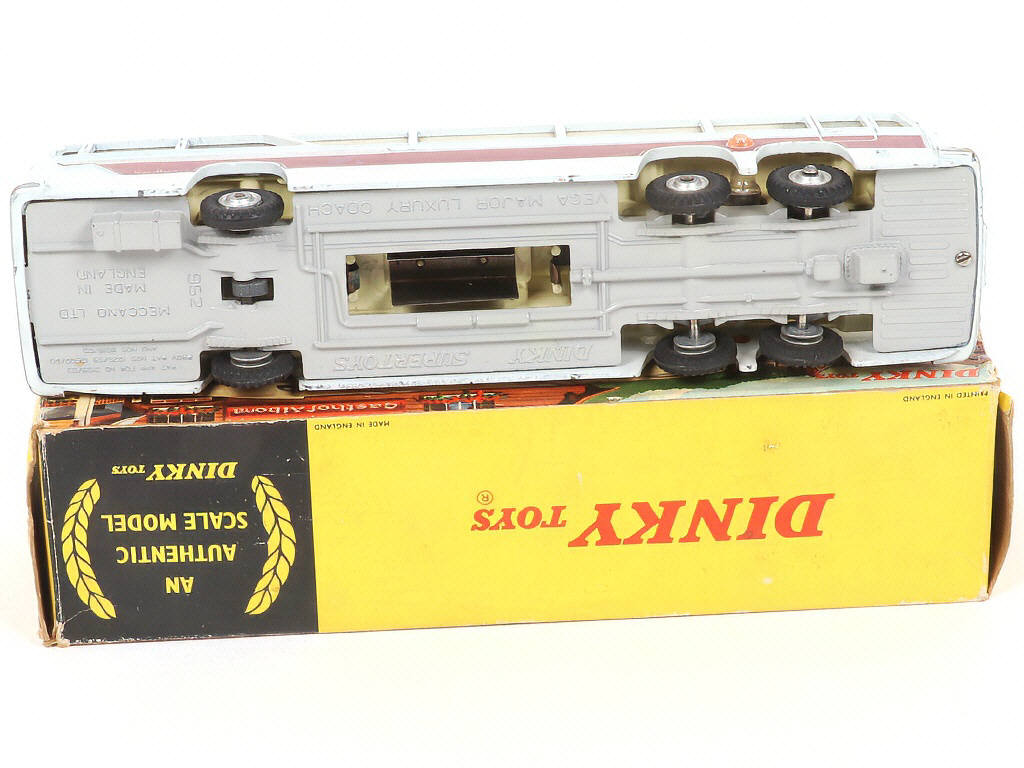 Lot 216 - DINKY TOYS (GB) (1)