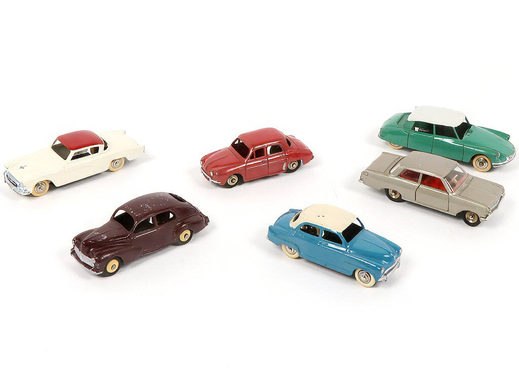 Lot 326 - DINKY TOYS (FRANCE) (6)