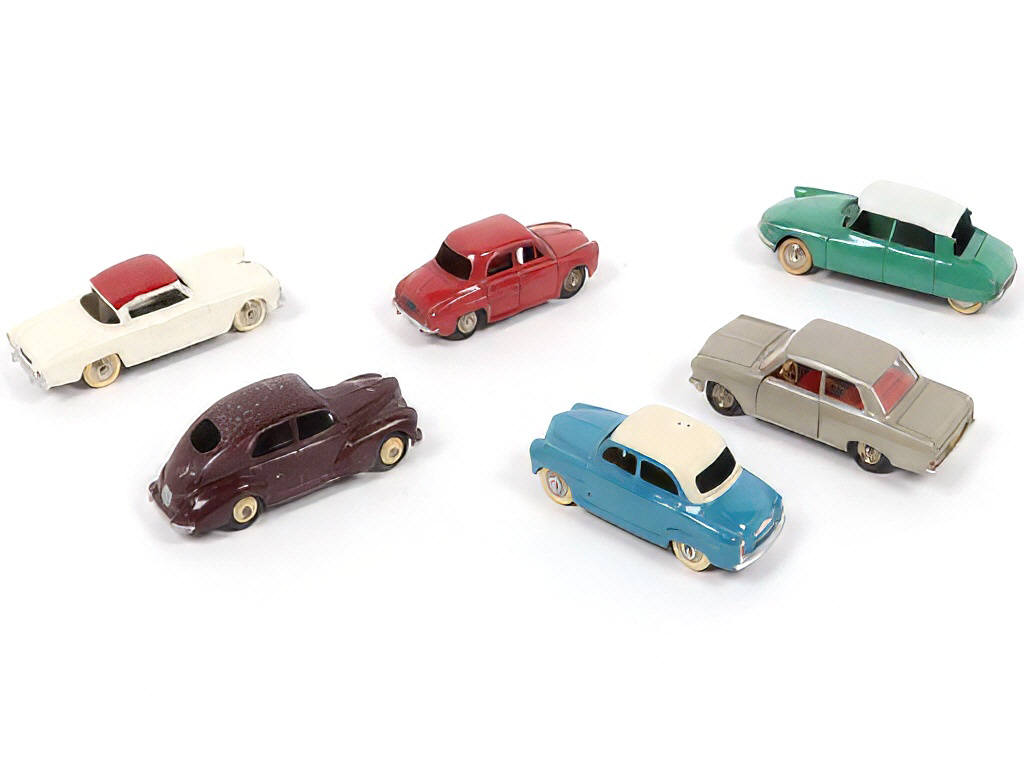 Lot 326 - DINKY TOYS (FRANCE) (6)