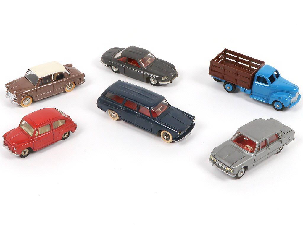 Lot 323 - DINKY TOYS (FRANCE) (6)