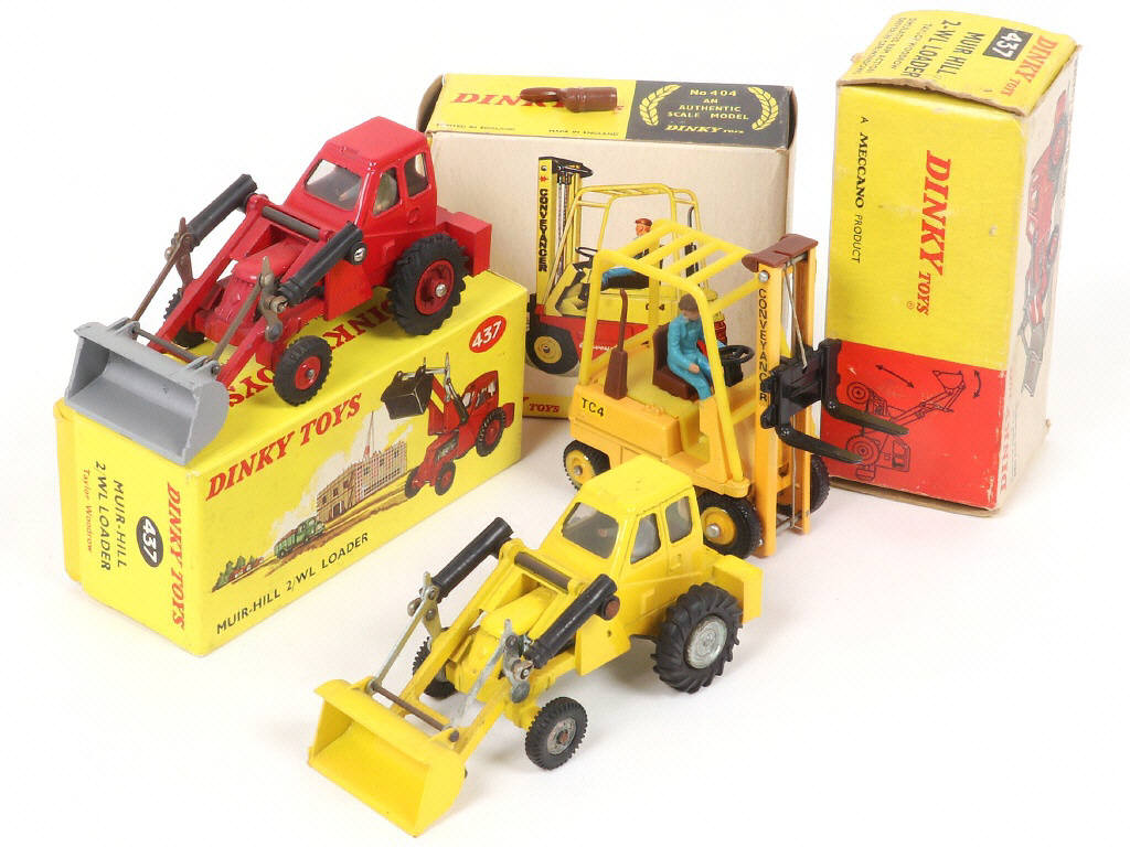 Lot 220 - DINKY TOYS (GB) (3)