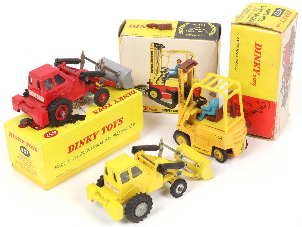 Lot 220 - DINKY TOYS (GB) (3)
