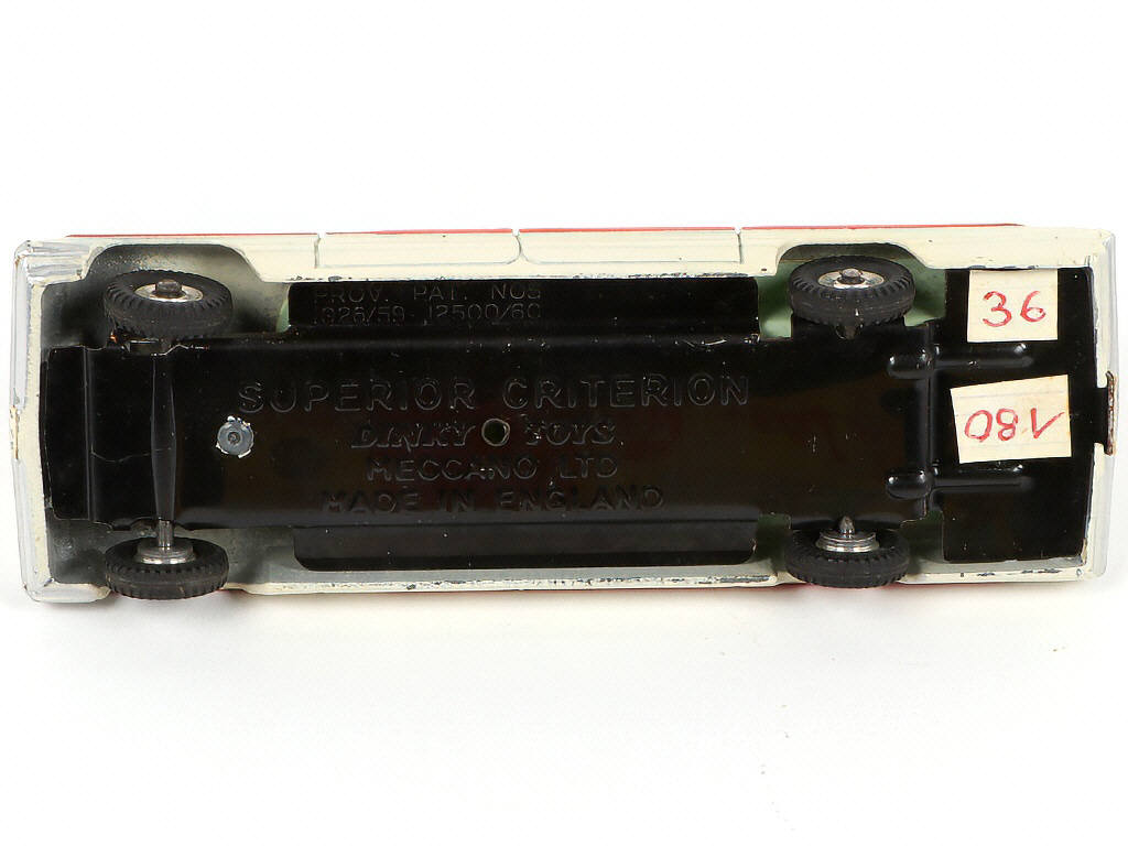 Lot 202 - DINKY TOYS (GB) (1)