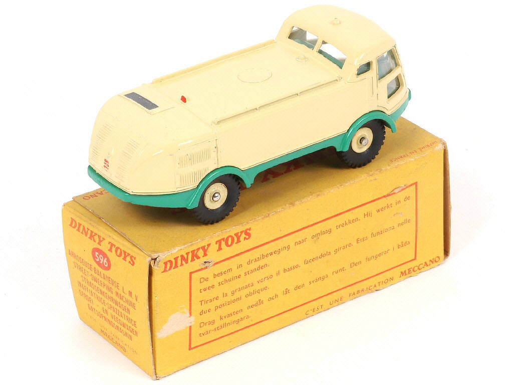 Lot 54 - DINKY TOYS (FRANCE) (1)