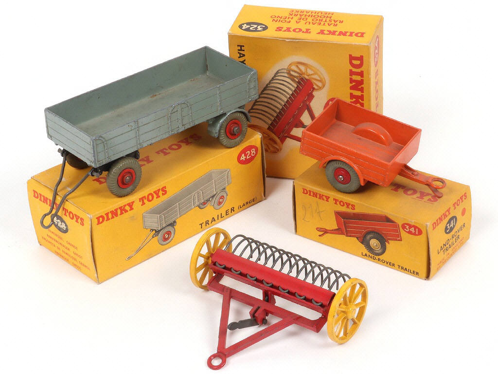 Lot 219 - DINKY TOYS (GB) (3)