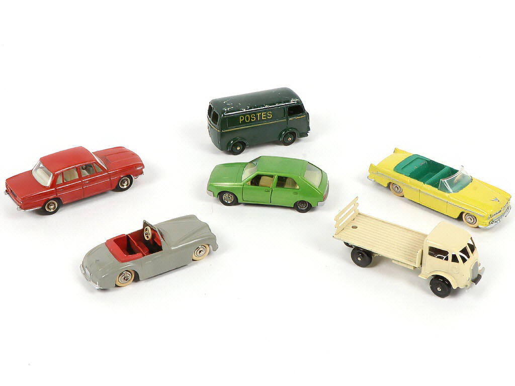 Lot 325 - DINKY TOYS (FRANCE) (6)