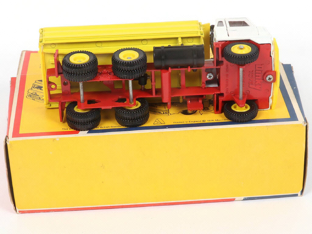 Lot 212 - DINKY TOYS (GB) (1)