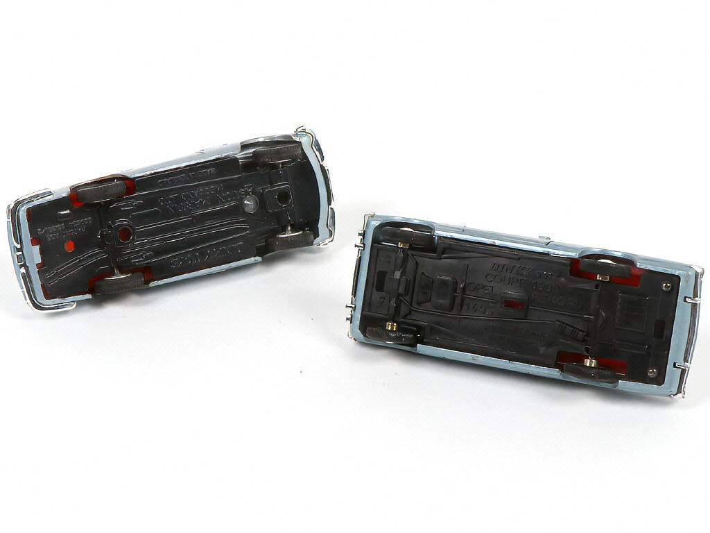 Lot 221 - DINKY TOYS (2)