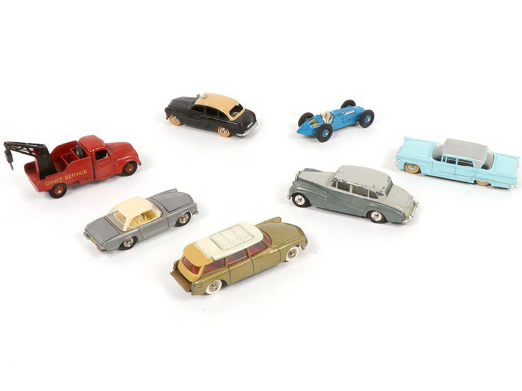 Lot 320 - DINKY TOYS (FRANCE) (7)