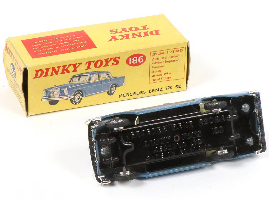 Lot 193 - DINKY TOYS (GB) (1)
