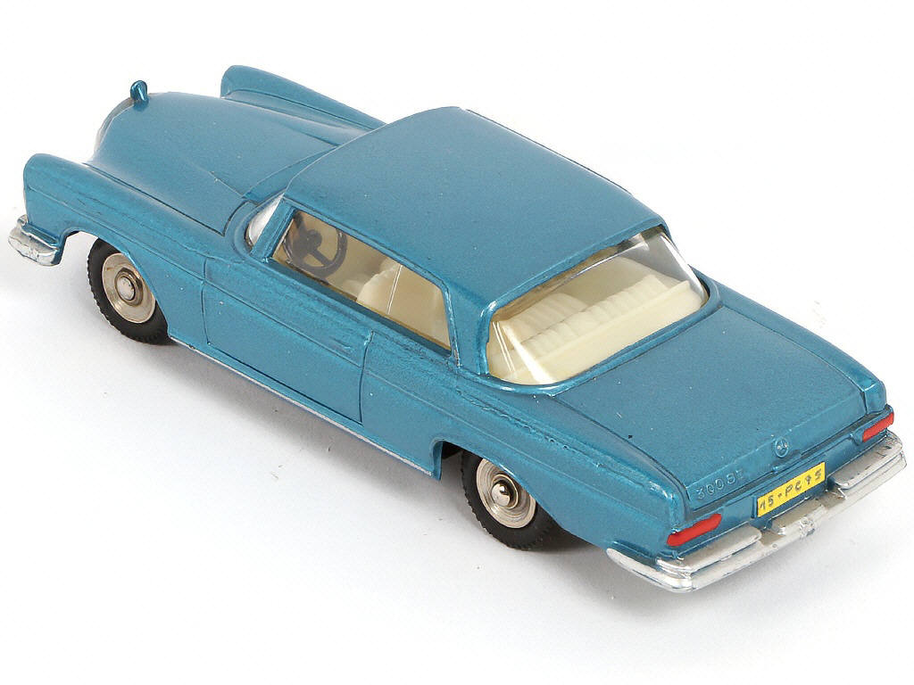 Lot 231 - DINKY TOYS (FRANCE) (1)