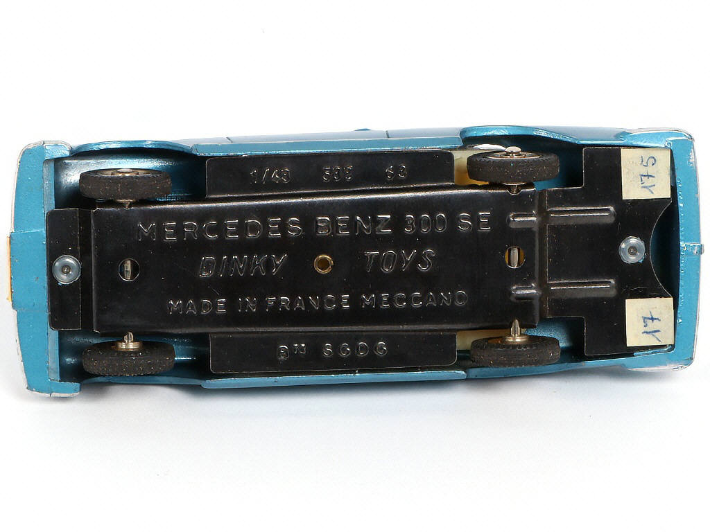 Lot 231 - DINKY TOYS (FRANCE) (1)
