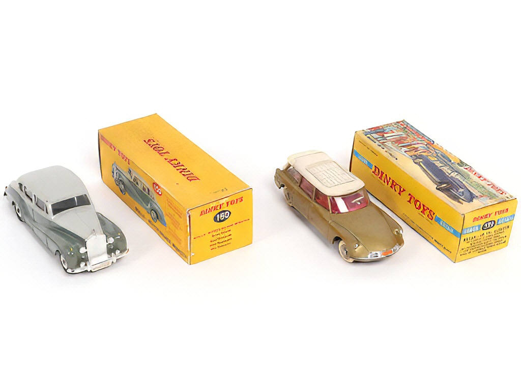 Lot 292 - DINKY TOYS (GB) (2)