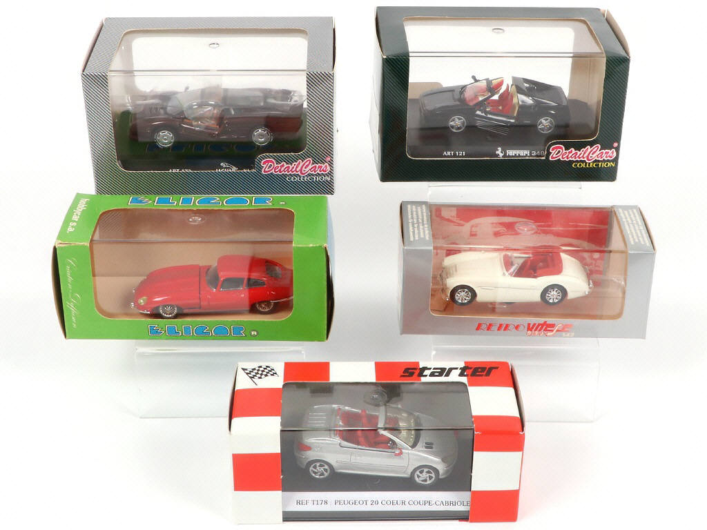 Lot 335 - DIVERS (5)