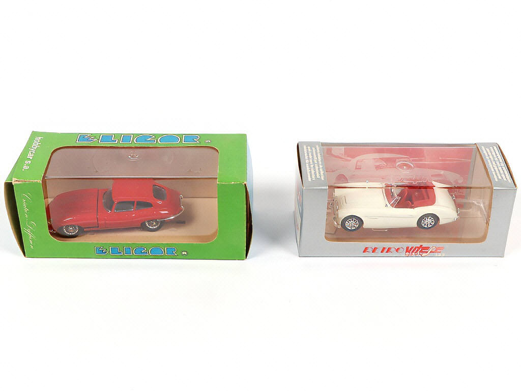 Lot 335 - DIVERS (5)