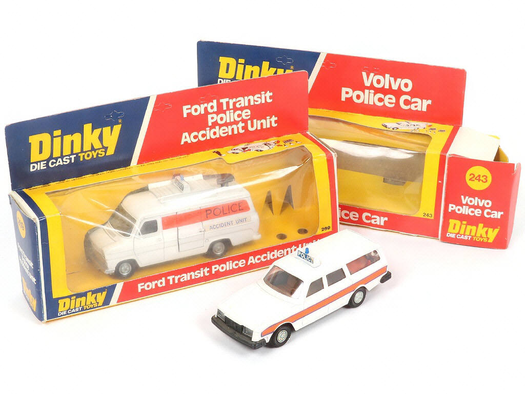 Lot 218 - DINKY TOYS (GB) (2)