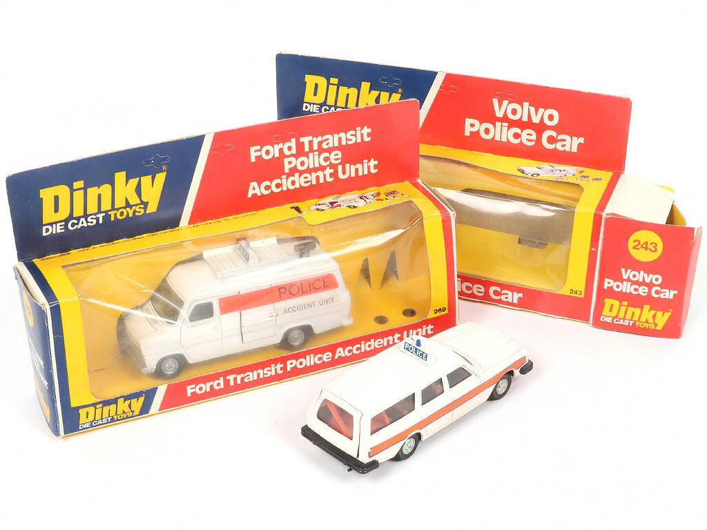 Lot 218 - DINKY TOYS (GB) (2)