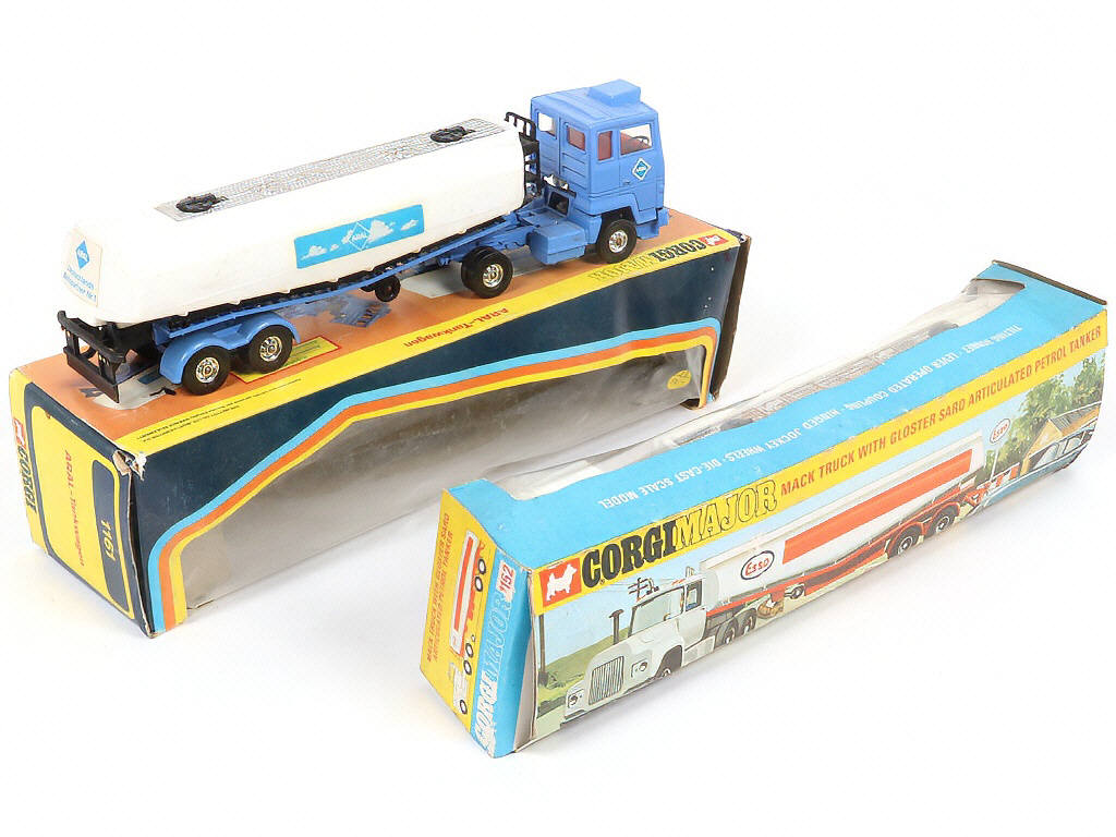 Lot 174 - CORGI TOYS (GB) (2)