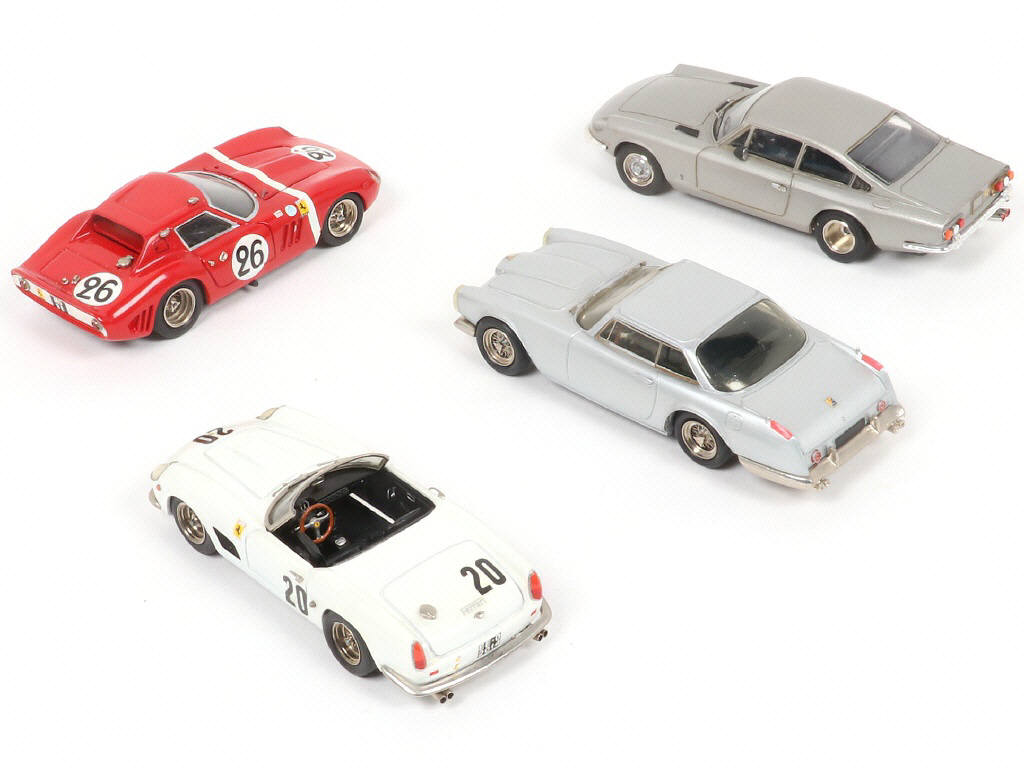 Lot 327 - DIVERS (4)