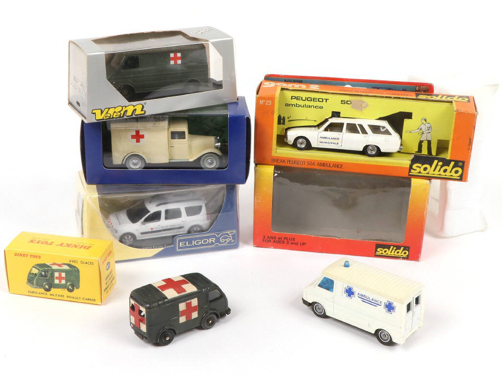 Lot 331 - DIVERS (6)