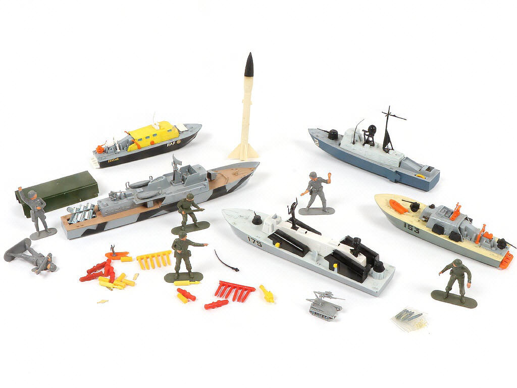 Lot 346 - DIVERS (15)