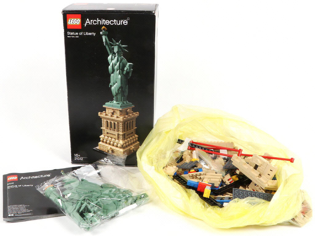 Lot 35 - LEGO (DANEMARK) (1)