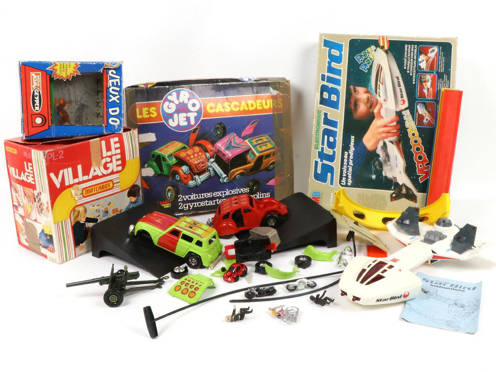 Lot 105 - DIVERS (10)