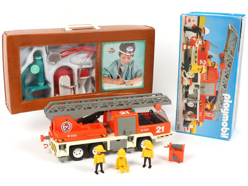 Lot 106 - DIVERS (2)