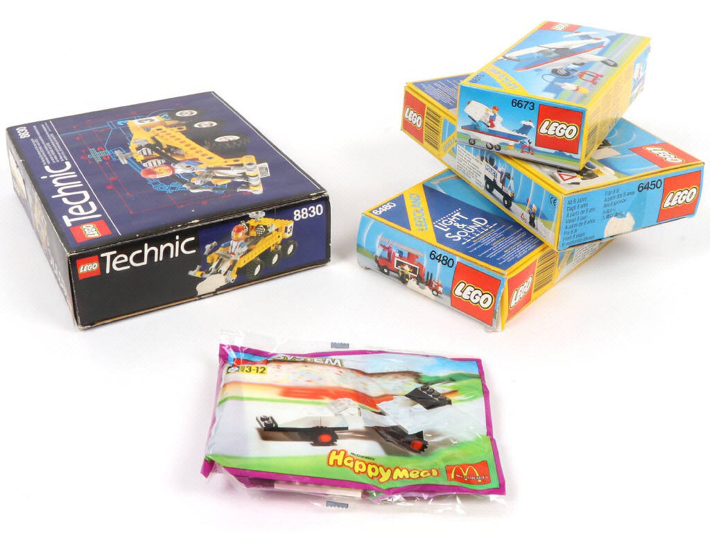 Lot 22 - LEGO (DANEMARK) (5)