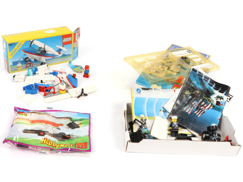 Lot 22 - LEGO (DANEMARK) (5)