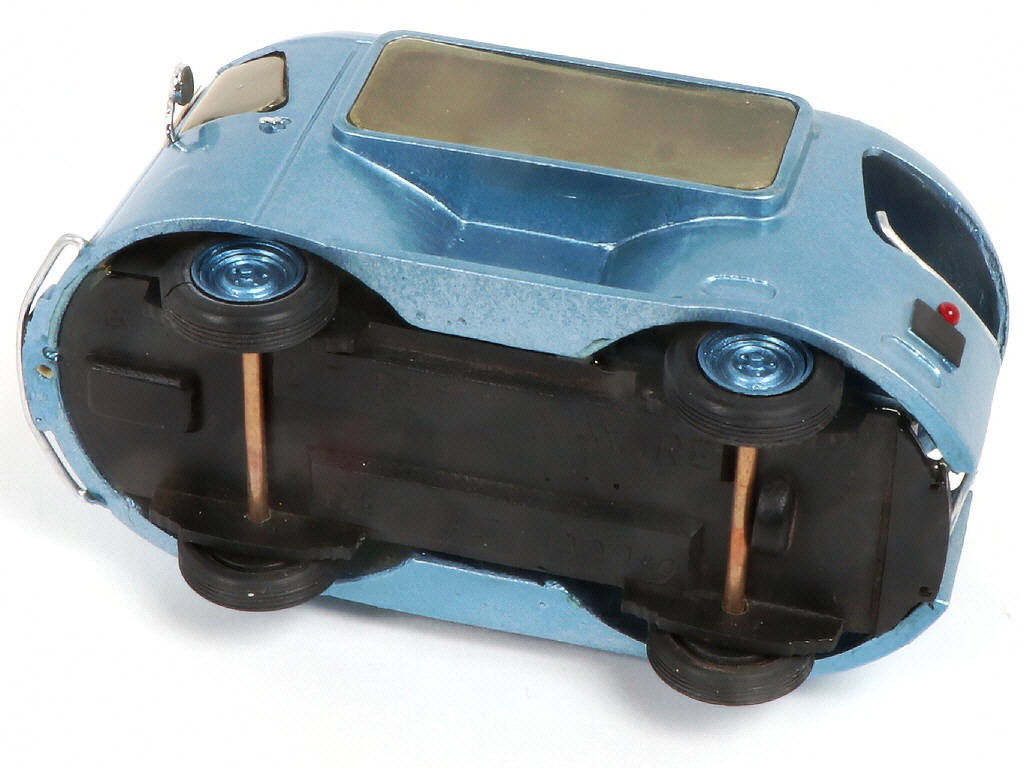 Lot 331 - DIVERS (9)