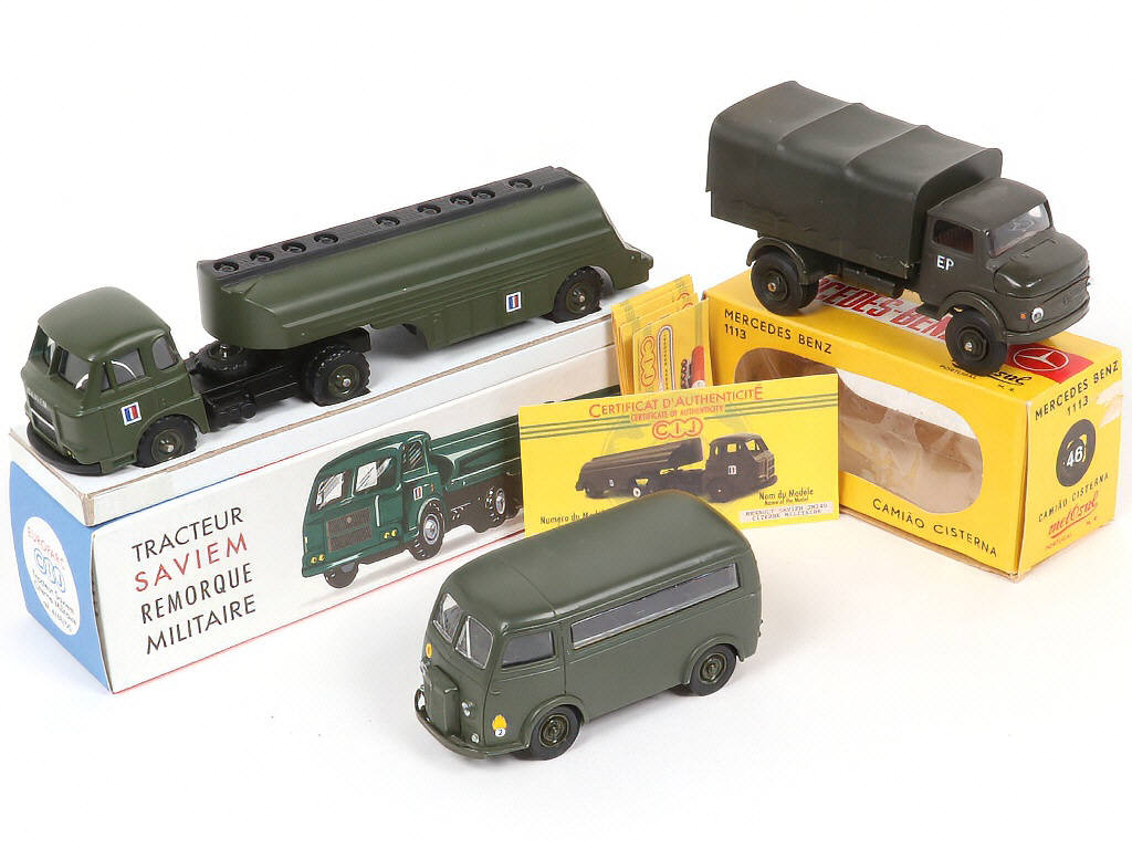 Lot 309 - DIVERS (3)