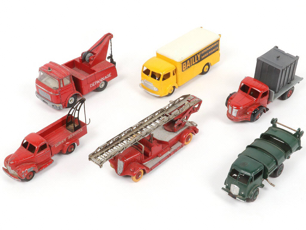 Lot 268 - DINKY TOYS (FRANCE) (6)