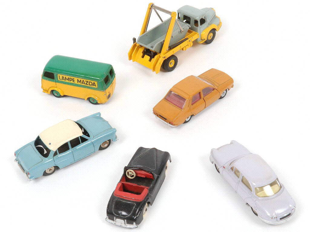 Lot 266 - DINKY TOYS (FRANCE) (6)