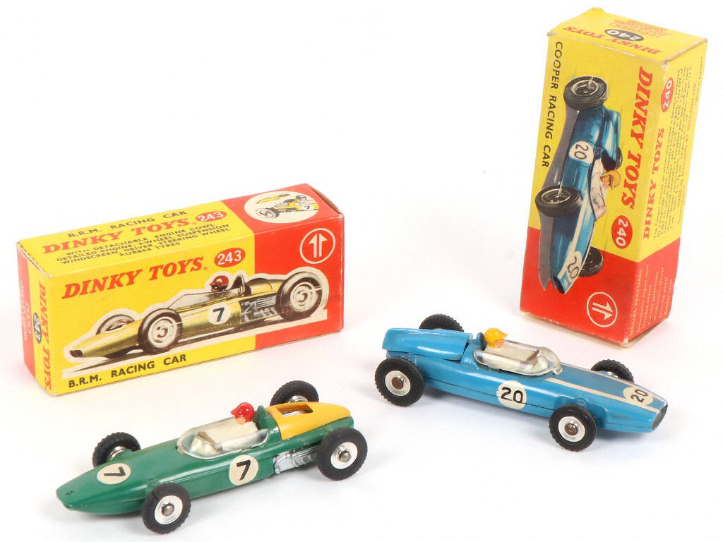 Lot 240 - DINKY TOYS (GB) (2)