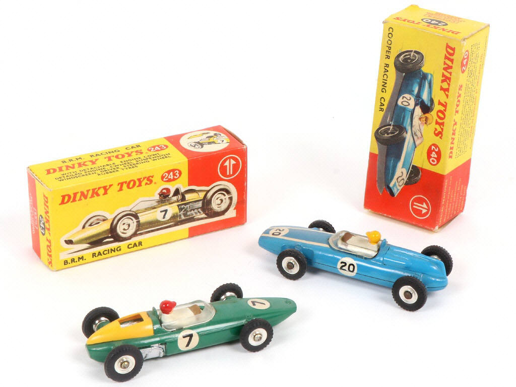 Lot 240 - DINKY TOYS (GB) (2)