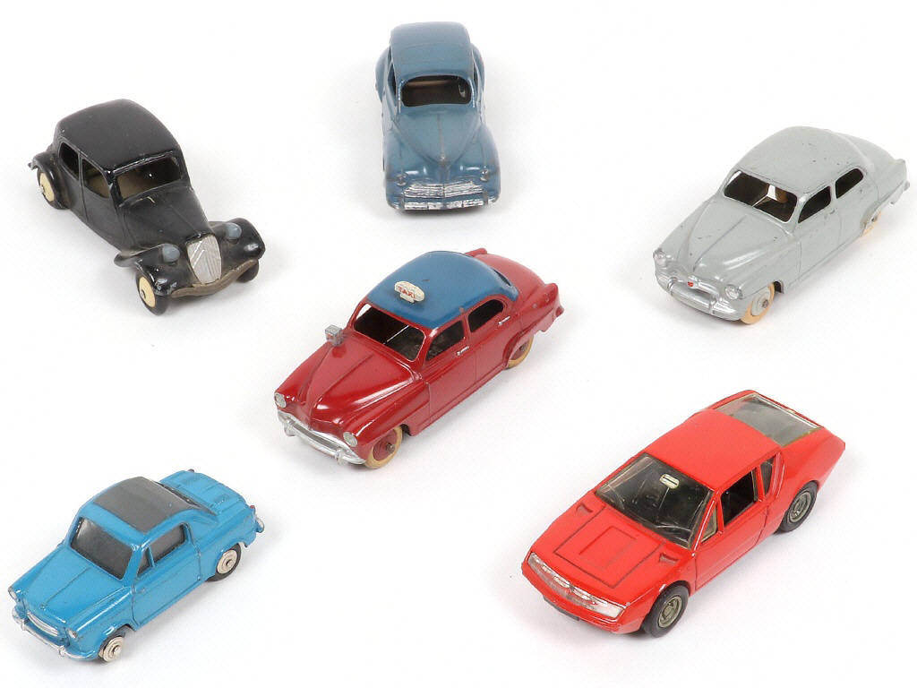 Lot 267 - DINKY TOYS (FRANCE) (6)