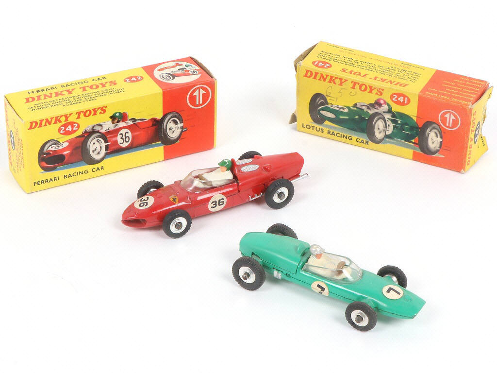 Lot 239 - DINKY TOYS (GB) (2)