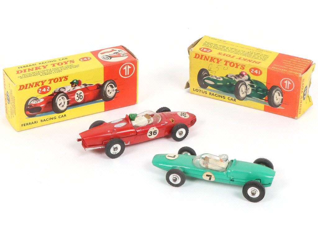 Lot 239 - DINKY TOYS (GB) (2)