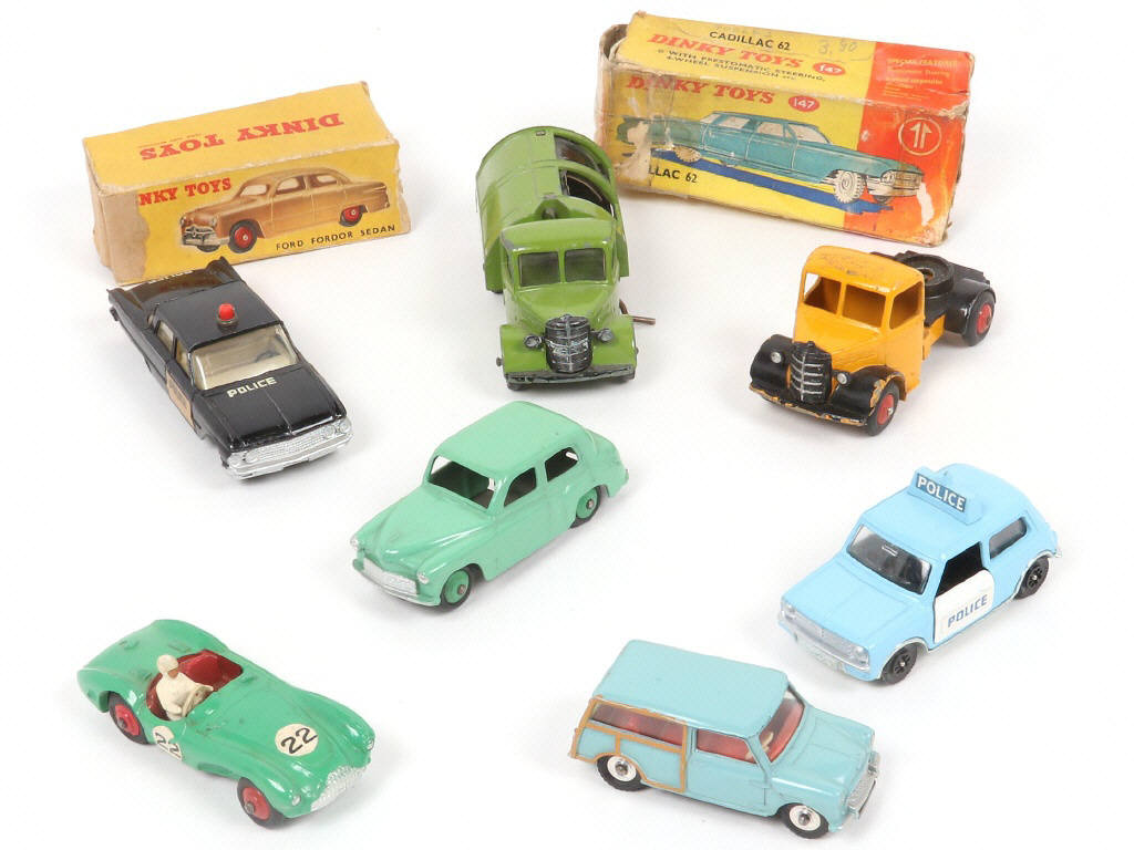 Lot 257 - DINKY TOYS (GB) (9)