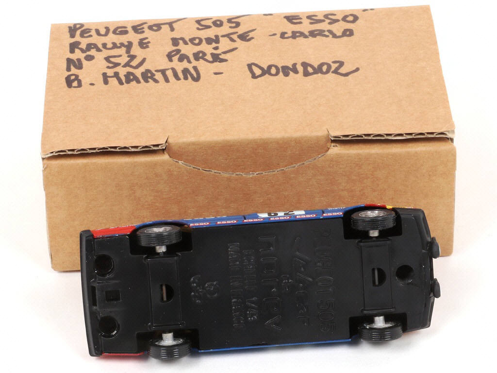 Lot 213 - DIVERS (1)