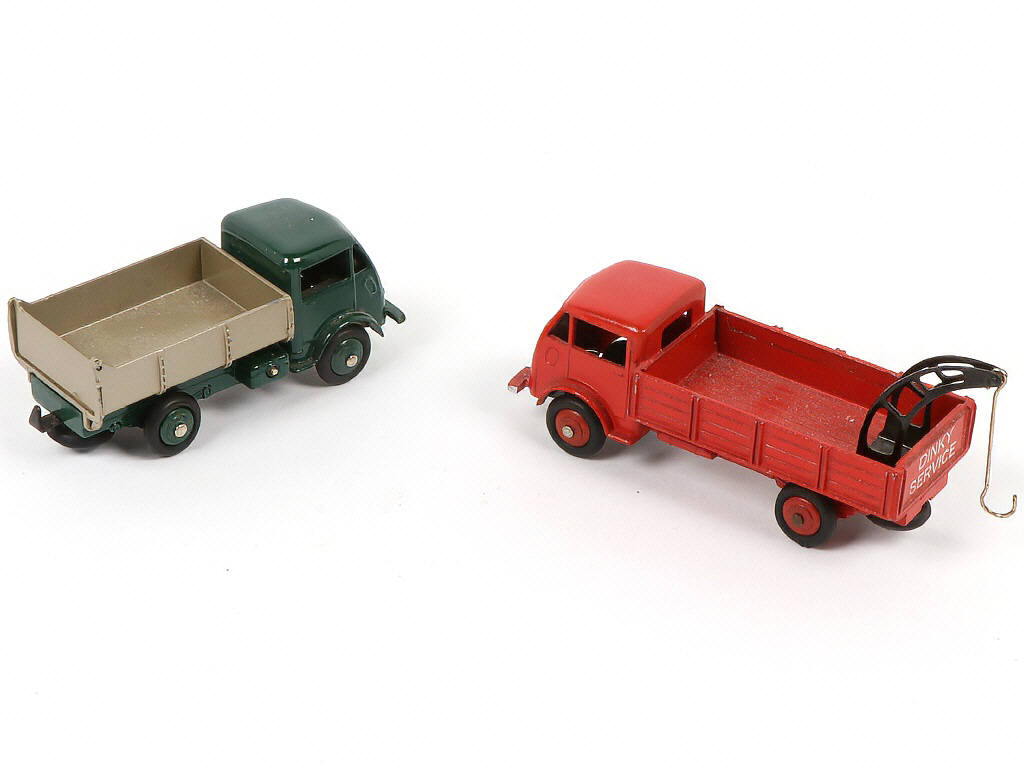 Lot 129 - DINKY TOYS (FRANCE) (2)