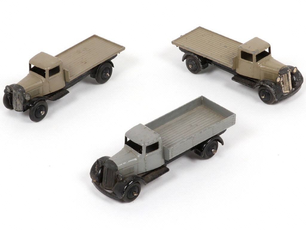 Lot 241 - DINKY TOYS (GB) (3)